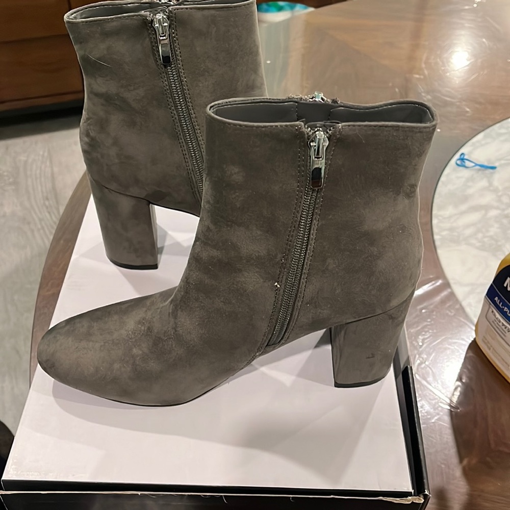 Nine West women's mini boot.  Gray suede zip up the side